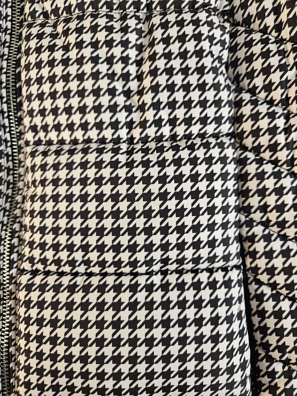 Tommy Hilfiger Black and White Houndstooth Quilted Puffer Vest Like New - Picture 3 of 13